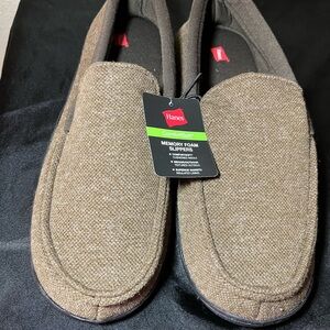 Hanes Men's Brown Memory Foam Slippers Size 11-12